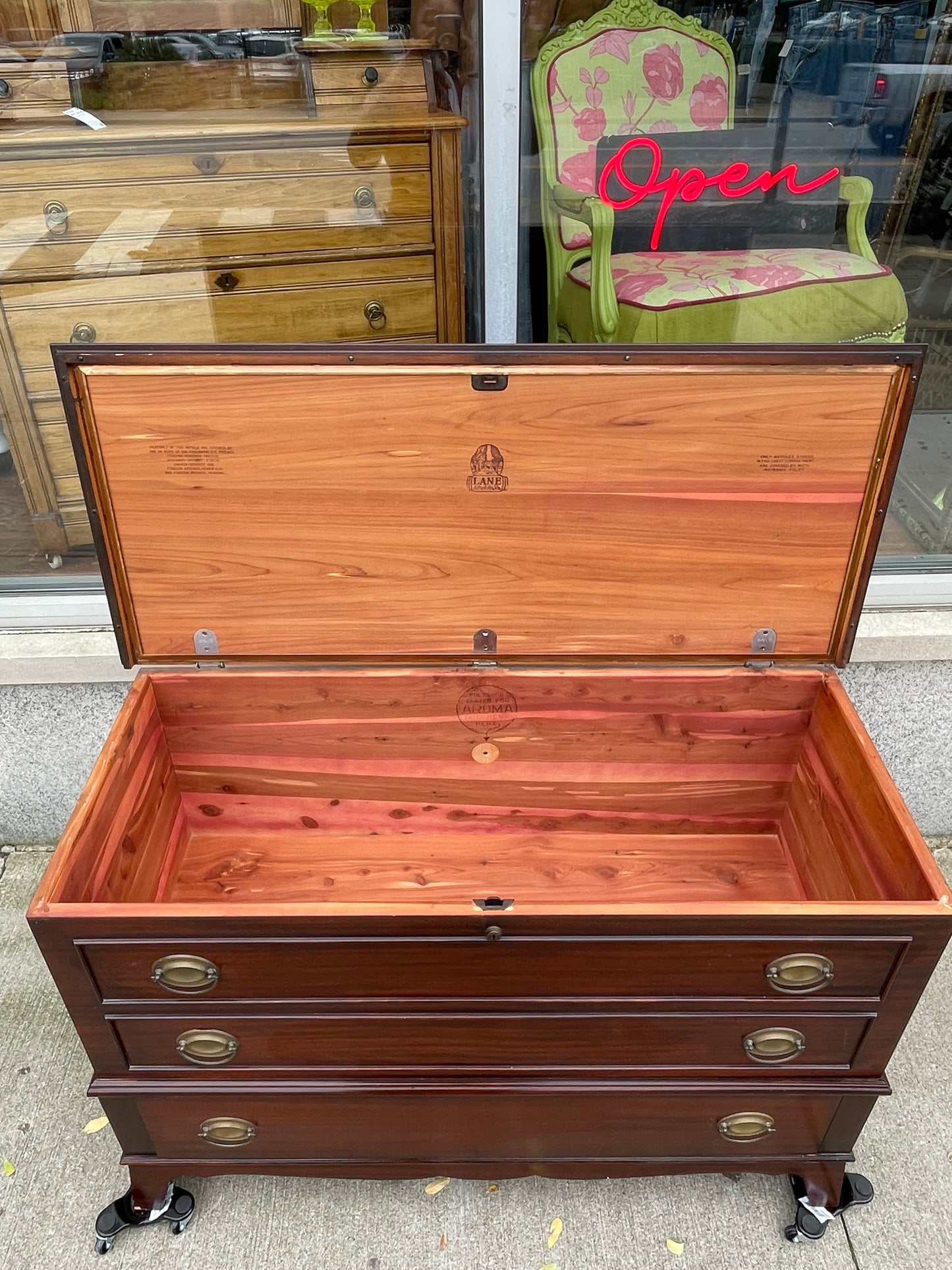 Vintage Lane Mahogany Cedar Chest