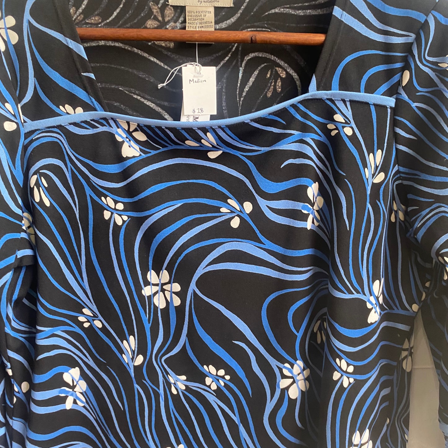 Black & Blue White floral Top | Medium