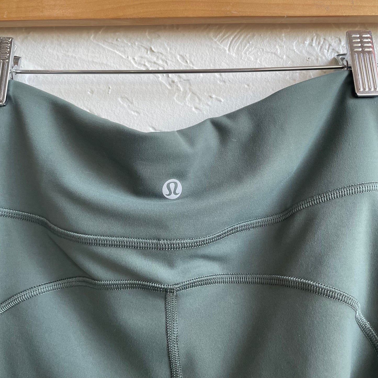 Lululemon Fast and Free High Rise Crop 25" 7 Pocket Leggings Green | Medium
