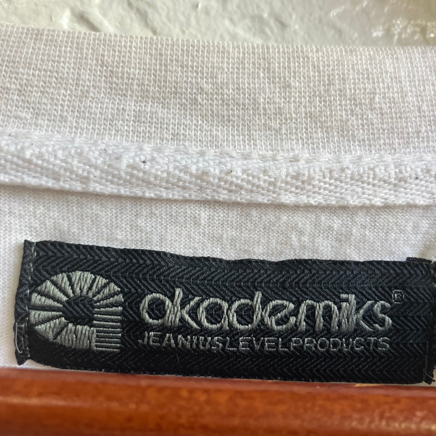 Akademiks White Long Sleeve Graphic Shirt Size | Large