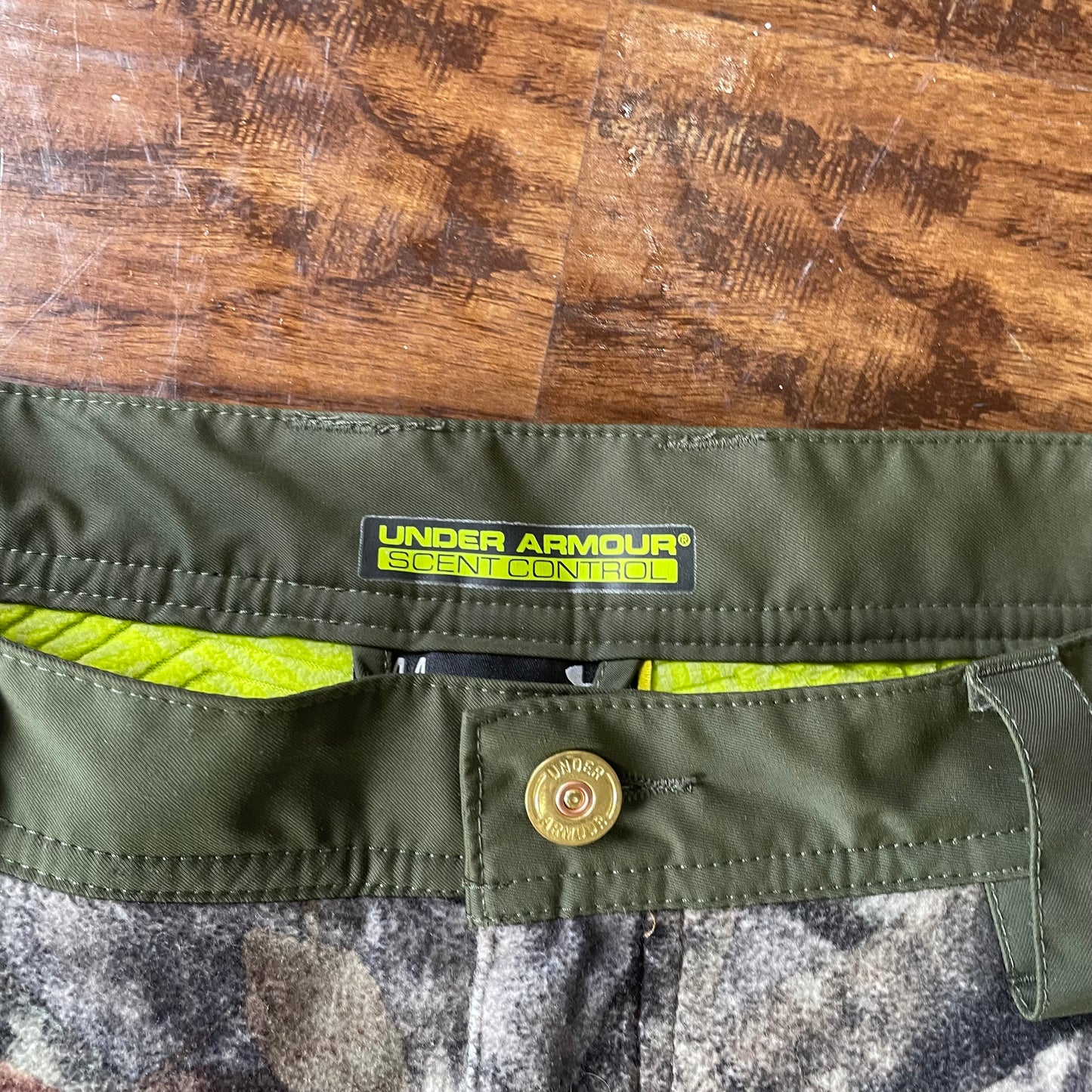 Under Armour Camo Cargo Pants | 44