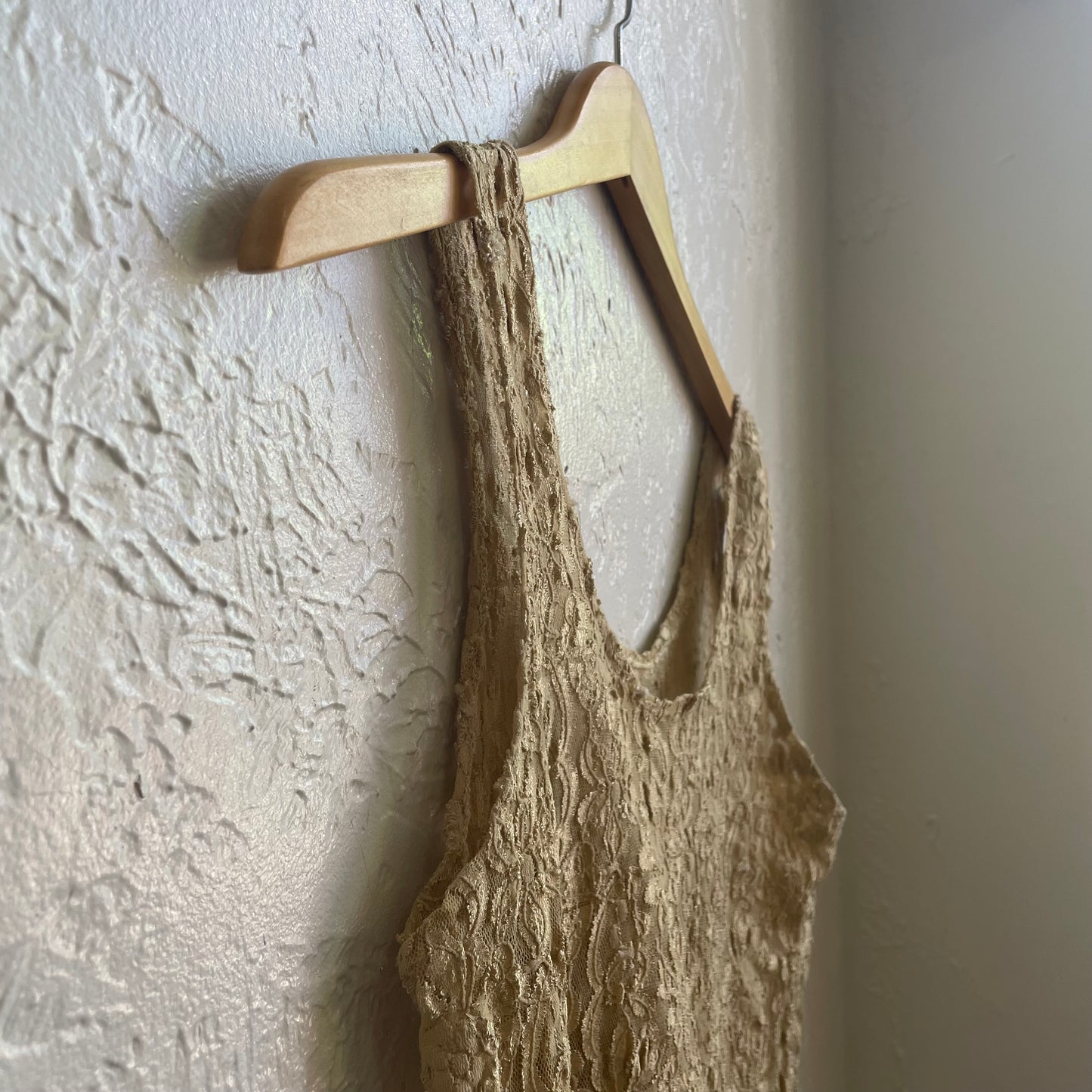 Floral Lace Gold Cropped Tank | Small