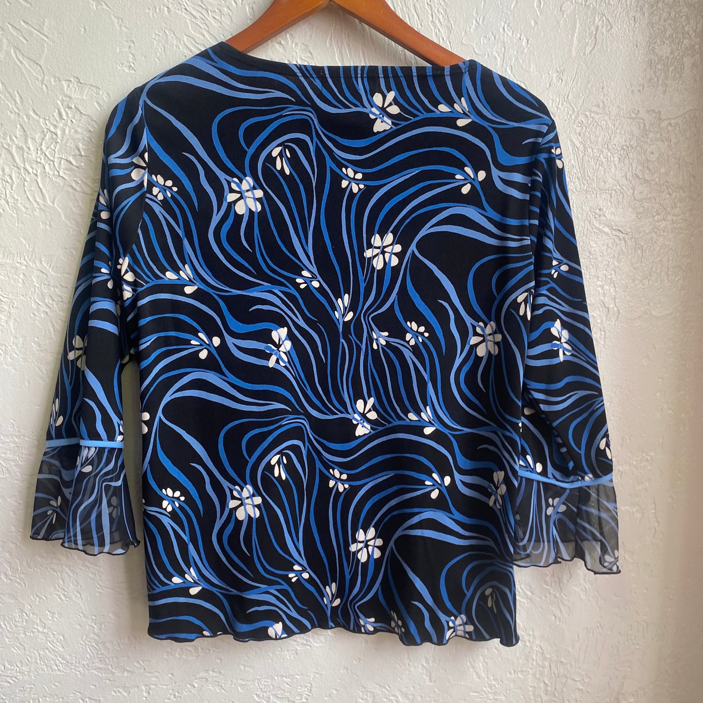 Black & Blue White floral Top | Medium