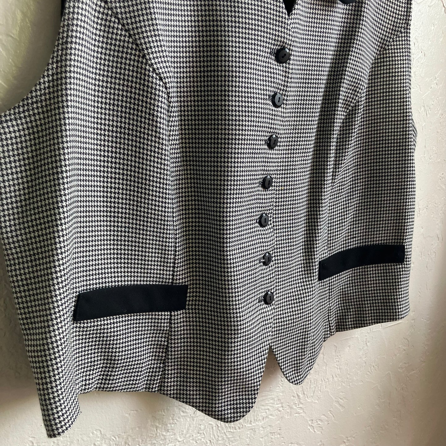 90s Plaid Black/White Vest Large