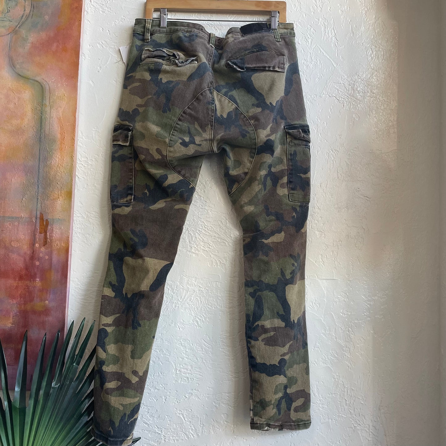 Amiri Camo Distress Cargo Jeans | Men's 36 x 29