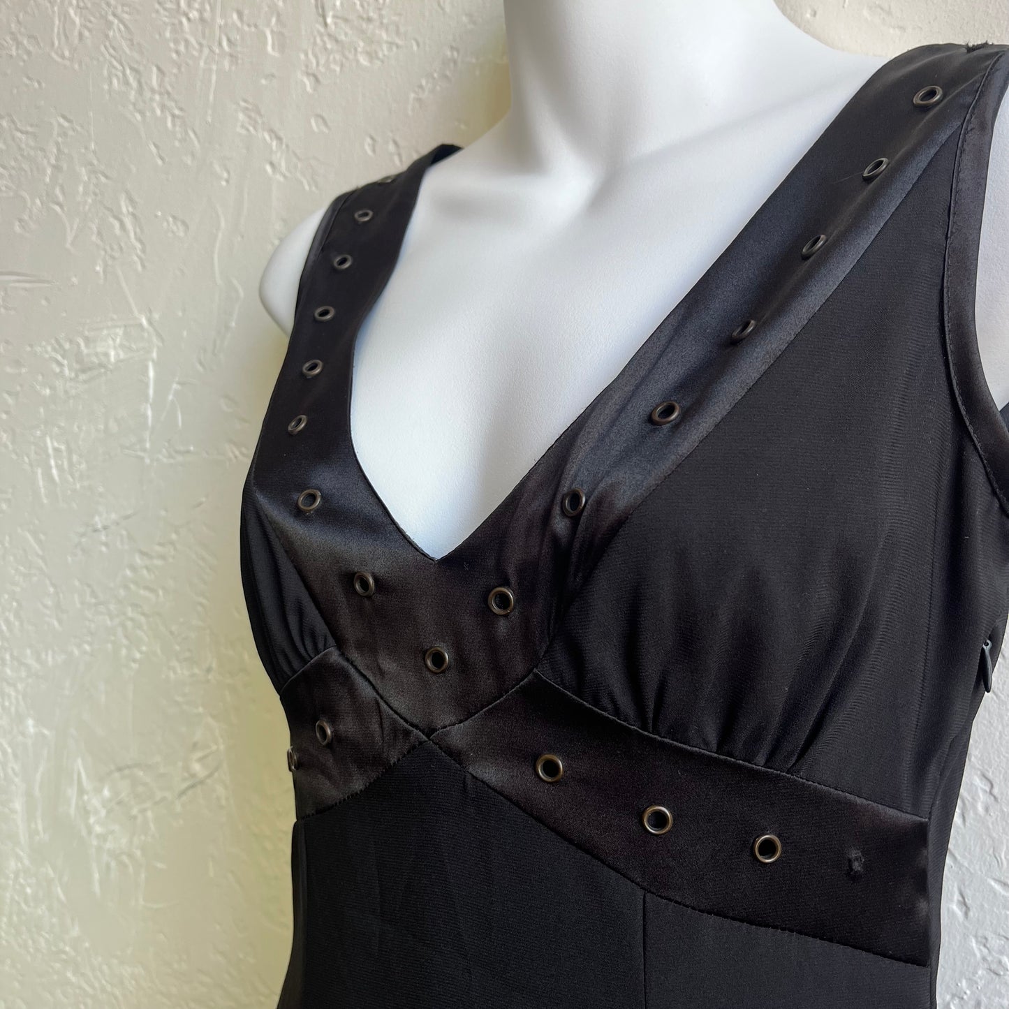 Grommet Detail Black V-Neck Dress Y2K | Petite Small