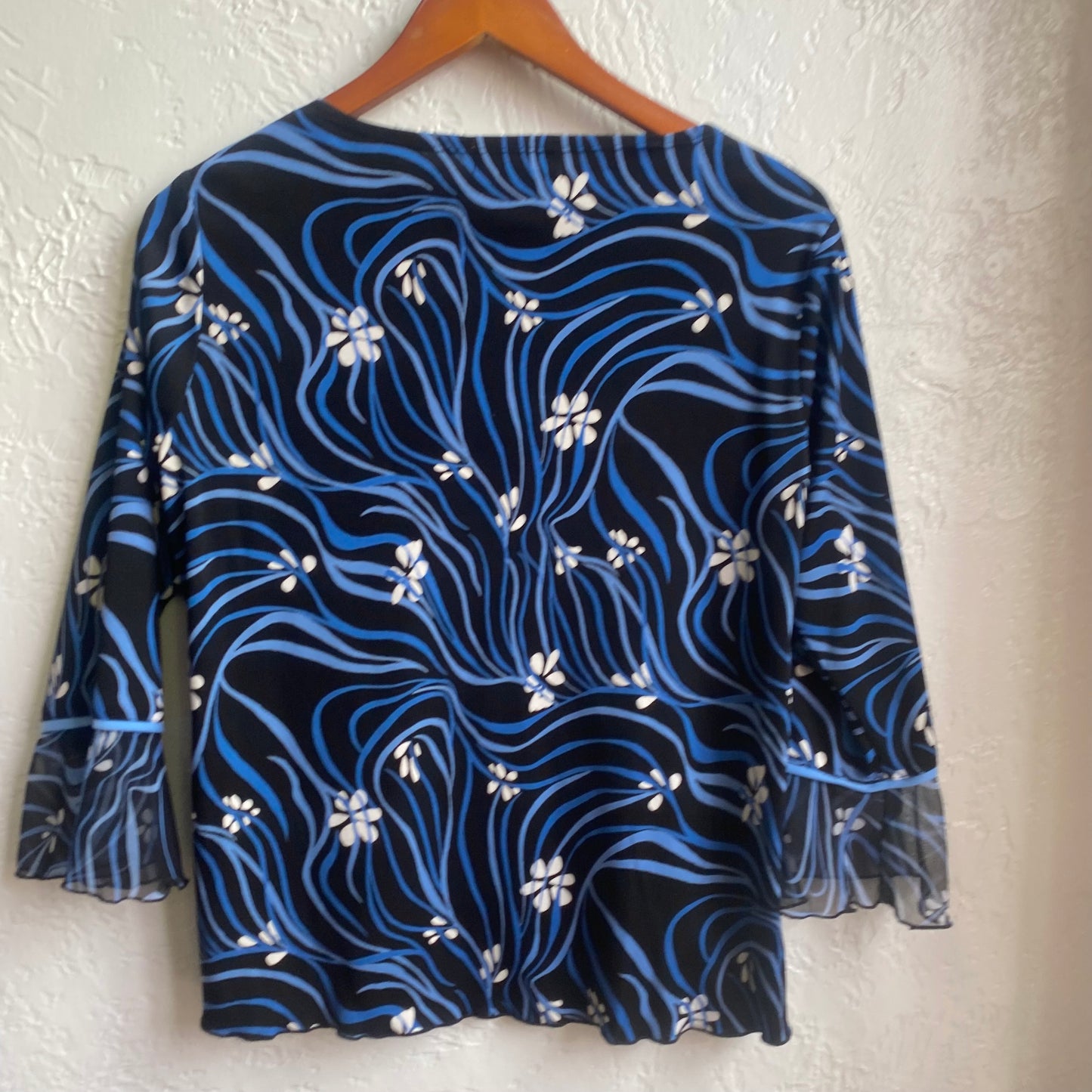 Black & Blue White floral Top | Medium