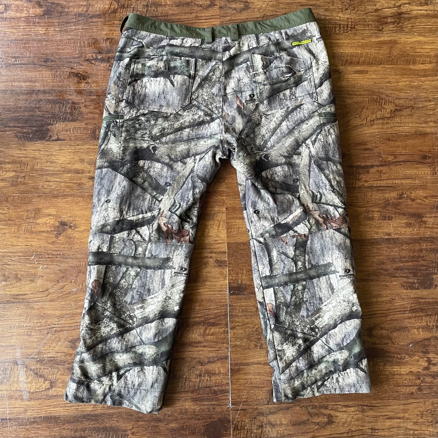 Under Armour Camo Cargo Pants | 44