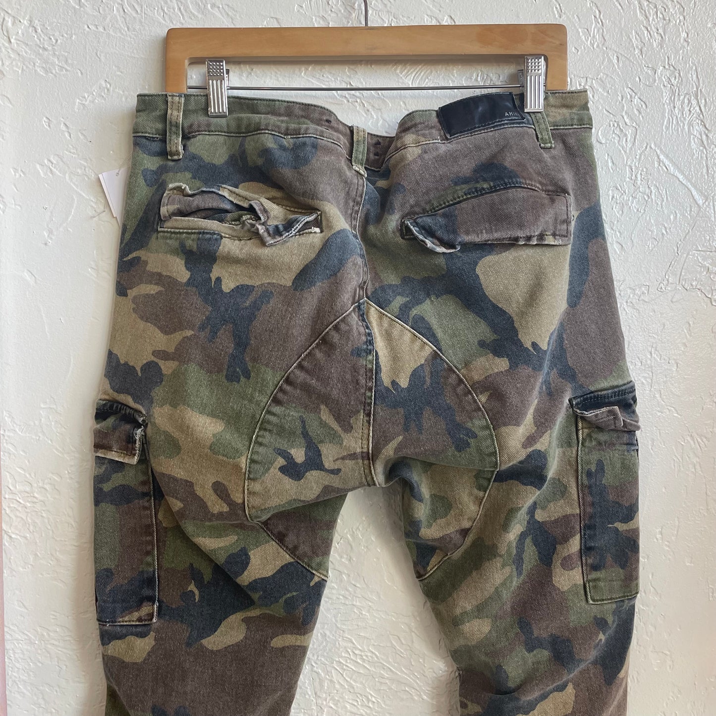 Amiri Camo Distress Cargo Jeans | Men's 36 x 29