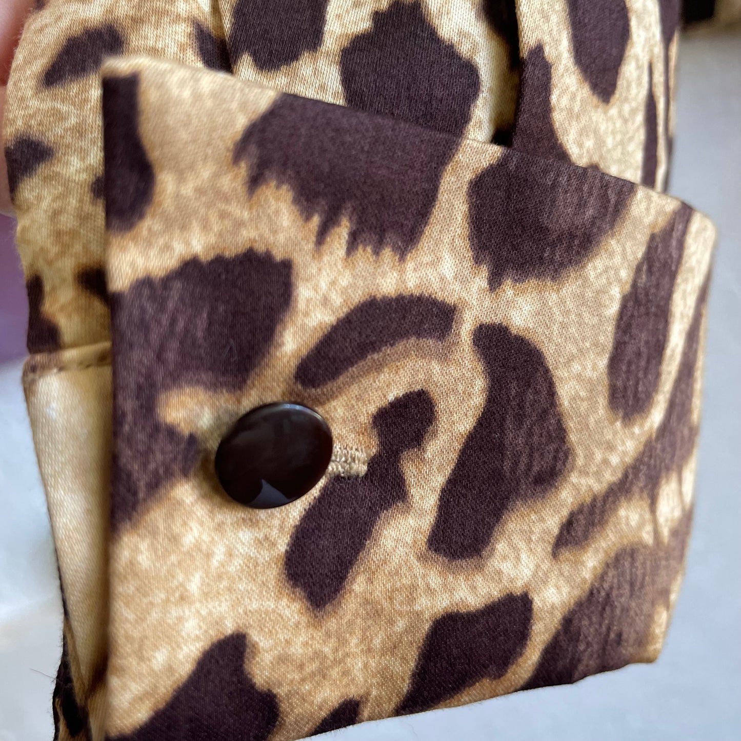 Vintage Cheetah Print V-Neck Shirt | Large