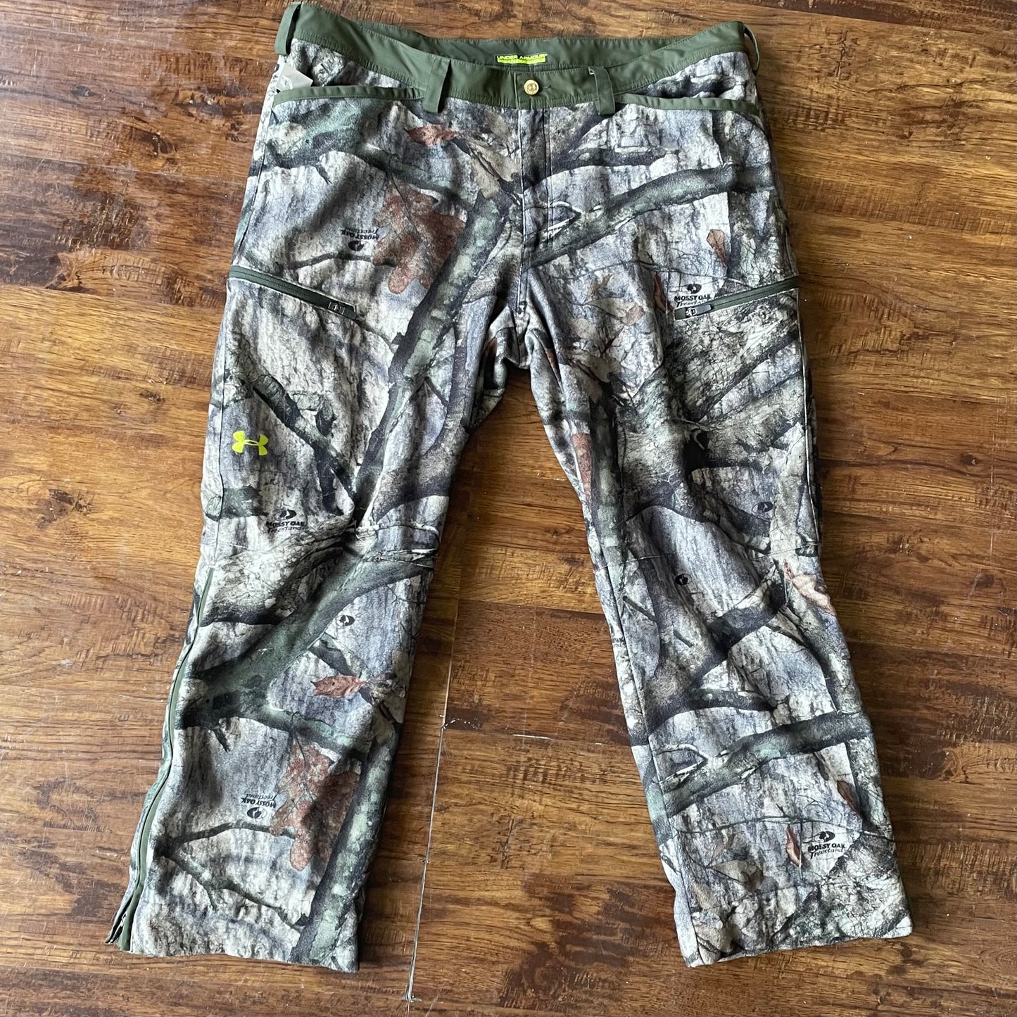 Under Armour Camo Cargo Pants | 44