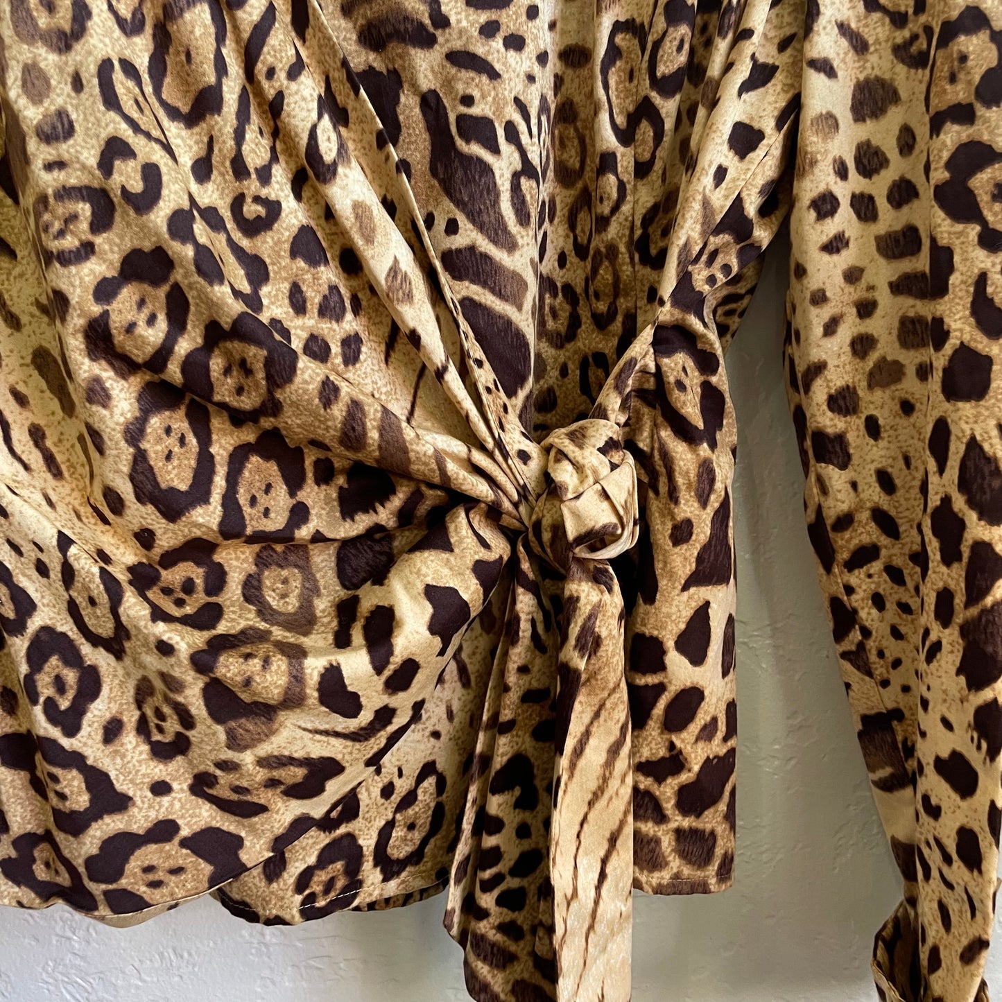 Vintage Cheetah Print V-Neck Shirt | Large