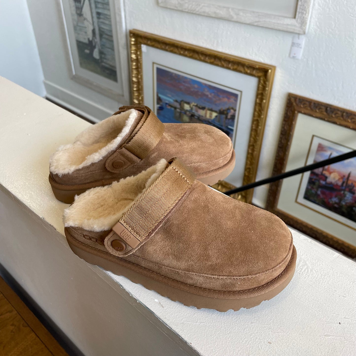 UGG Goldenstar Clog | Size 5.5