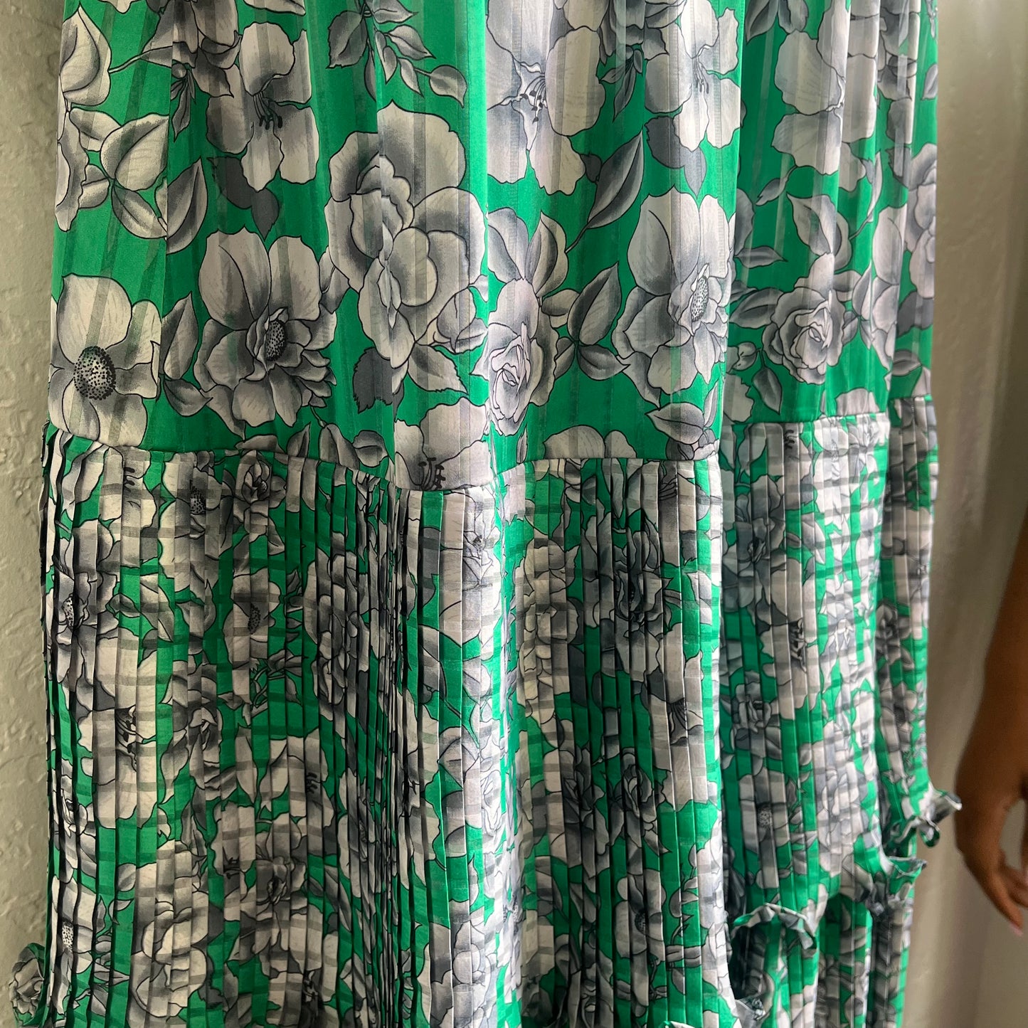Vintage Green Floral Ruffle Dress | Medium