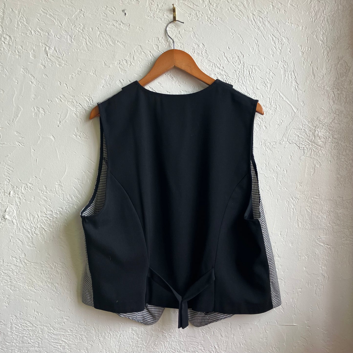 90s Plaid Black/White Vest Large