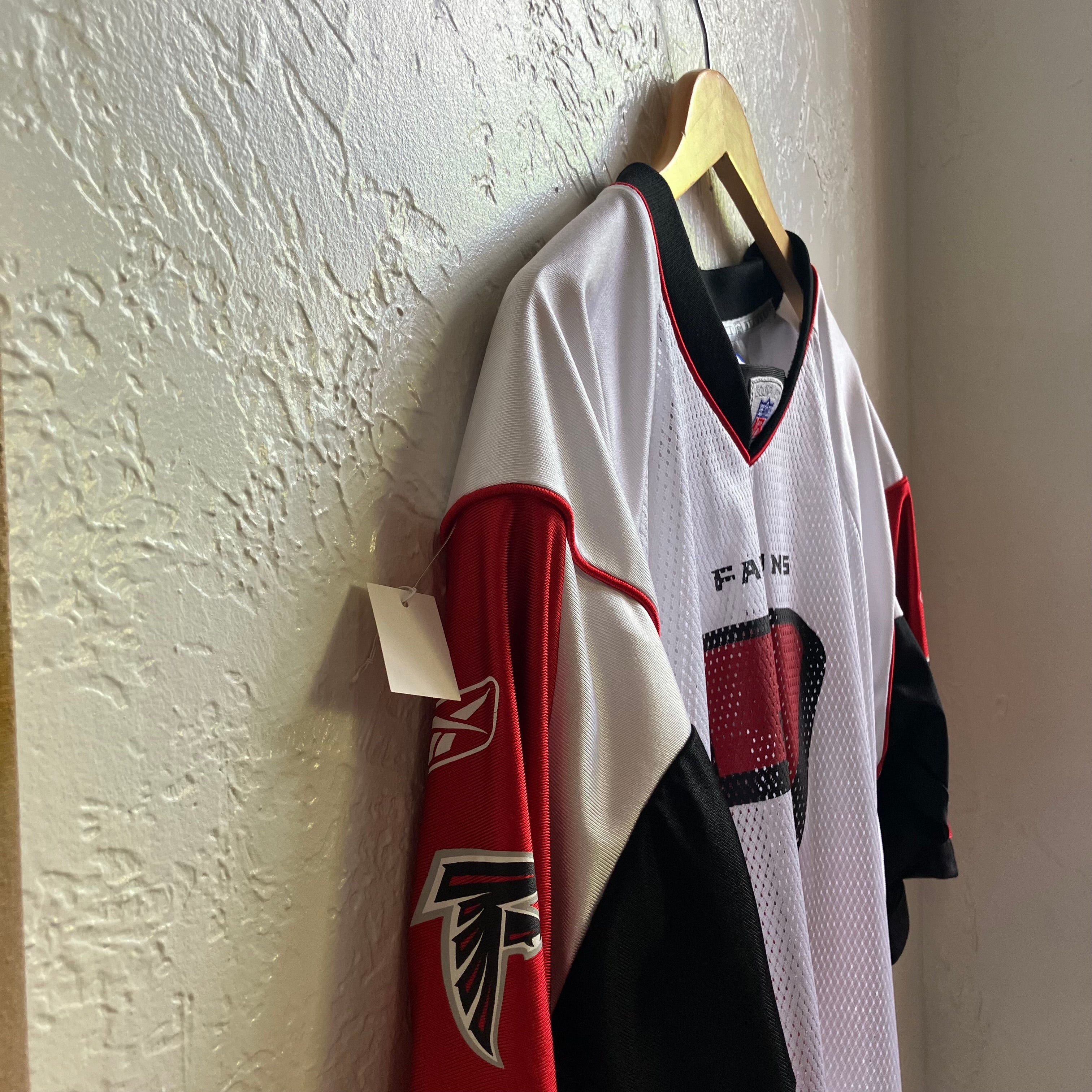 White Michael Vick Falcons Jersey | Size M