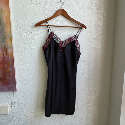 Red & Black Lace Dress | Medium