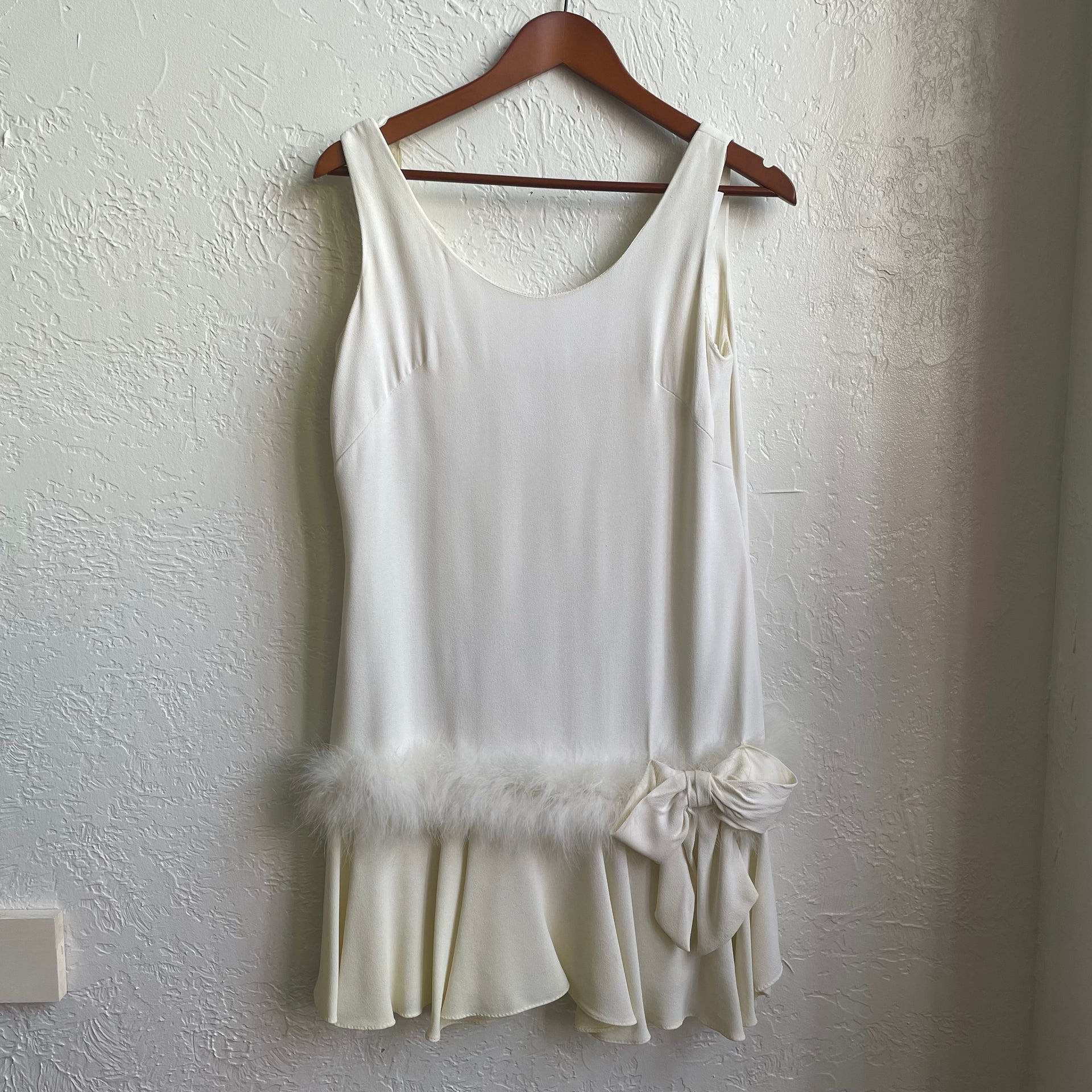white mod dress Dresses ON TREND and a front partial double tie closure with an underlying placket. 60s White Mod Dress |