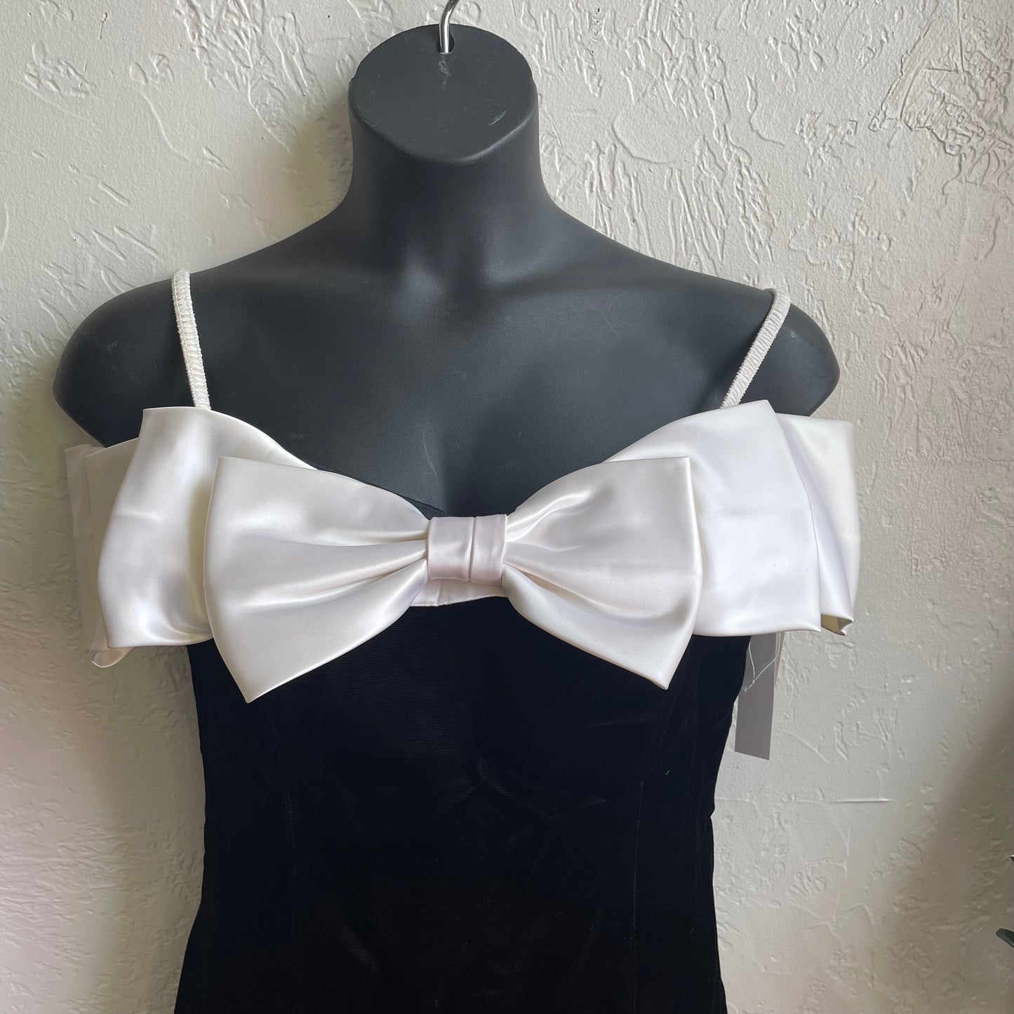 Jessica Howard 1980s White Satin Bow and Black Velvet Mini Dress | Size 14
