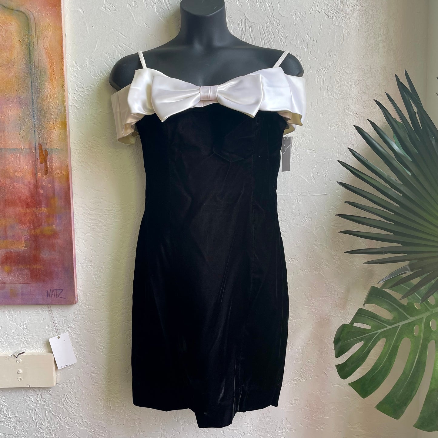 Jessica Howard 1980s White Satin Bow and Black Velvet Mini Dress | Size 14