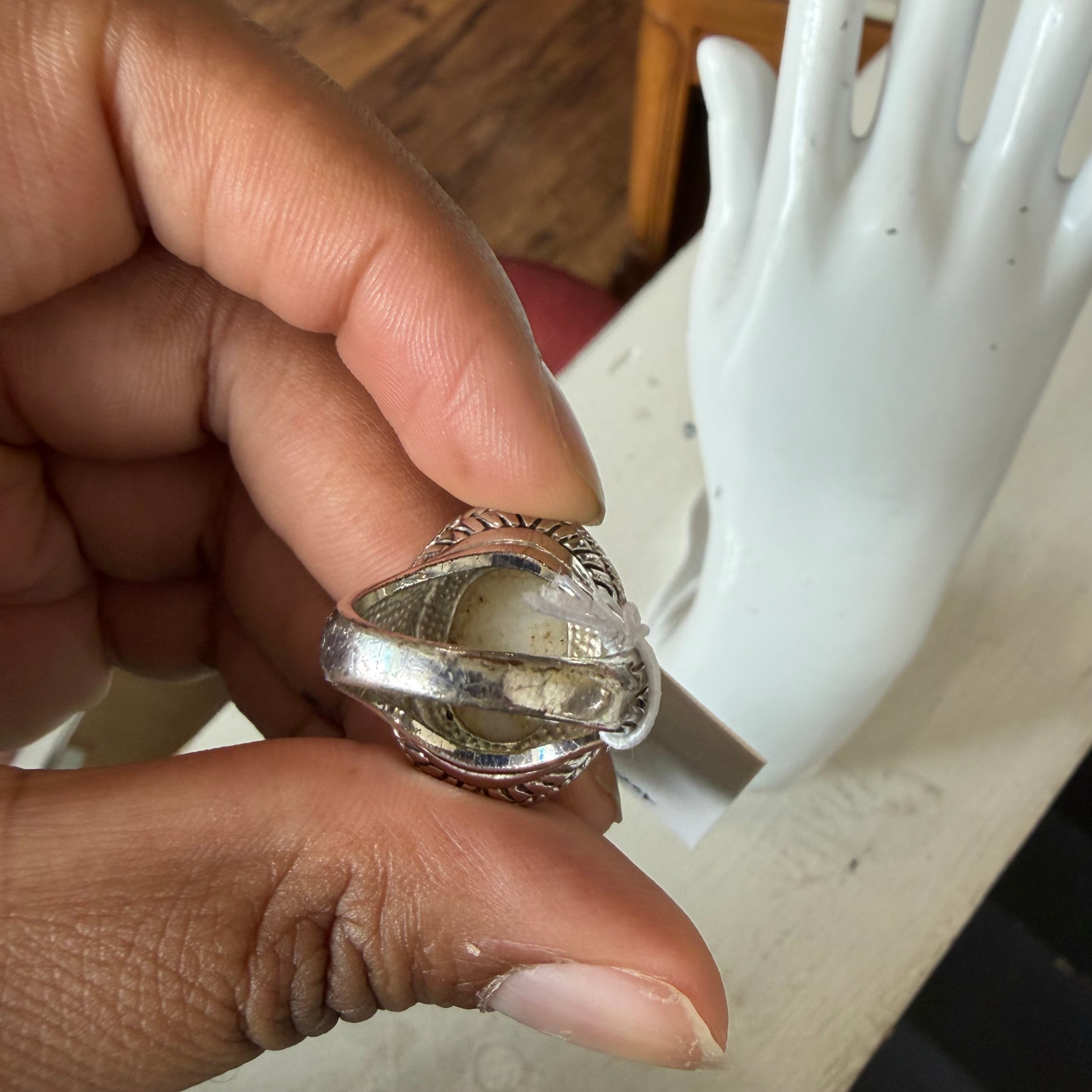 White Shell Silver Tone Ring Size 9