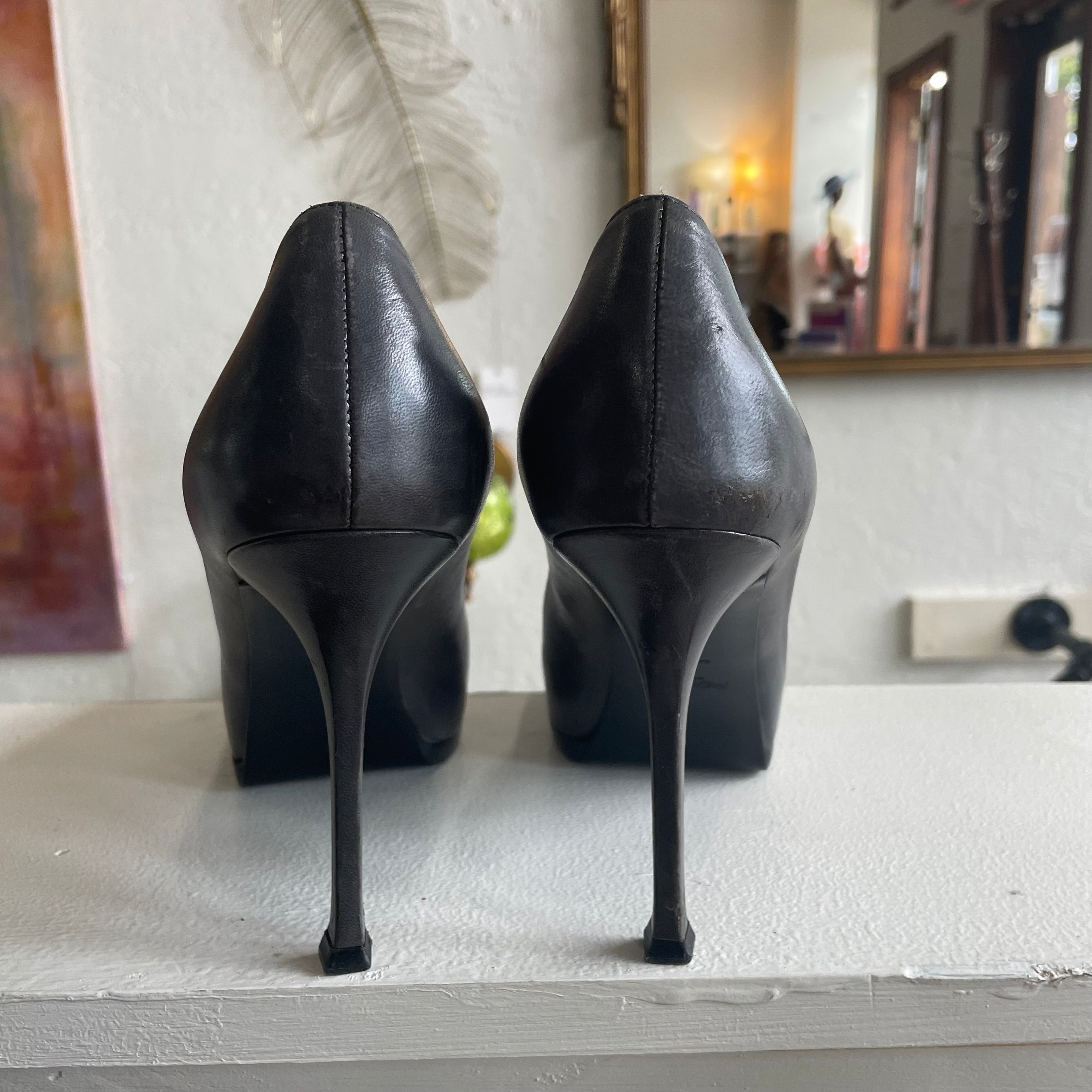 Yves Saint Laurent Tribtoo Platform Pumps Size 8.5/EU 39
