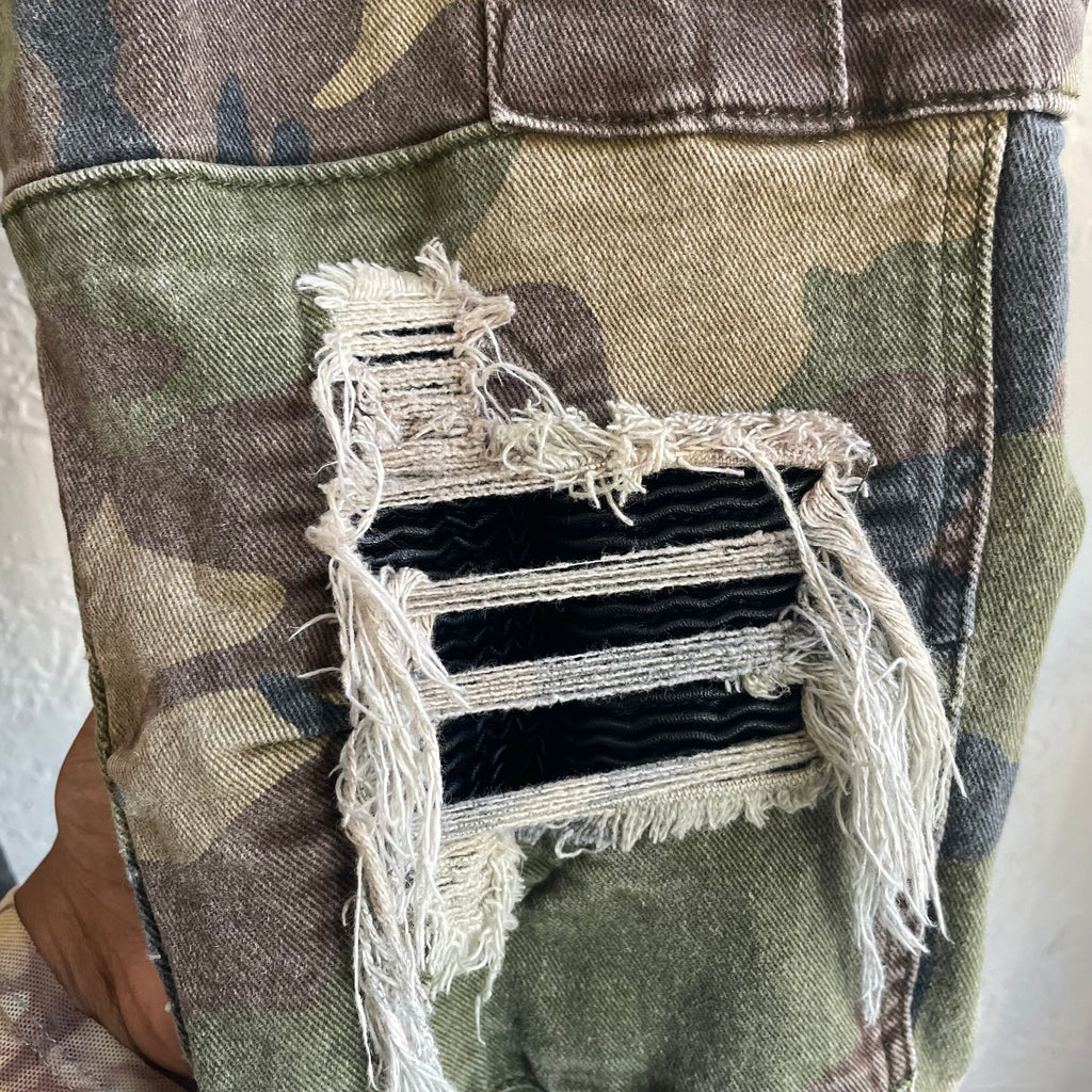 Amiri Camo Distress Cargo Jeans | Men's 36 x 29