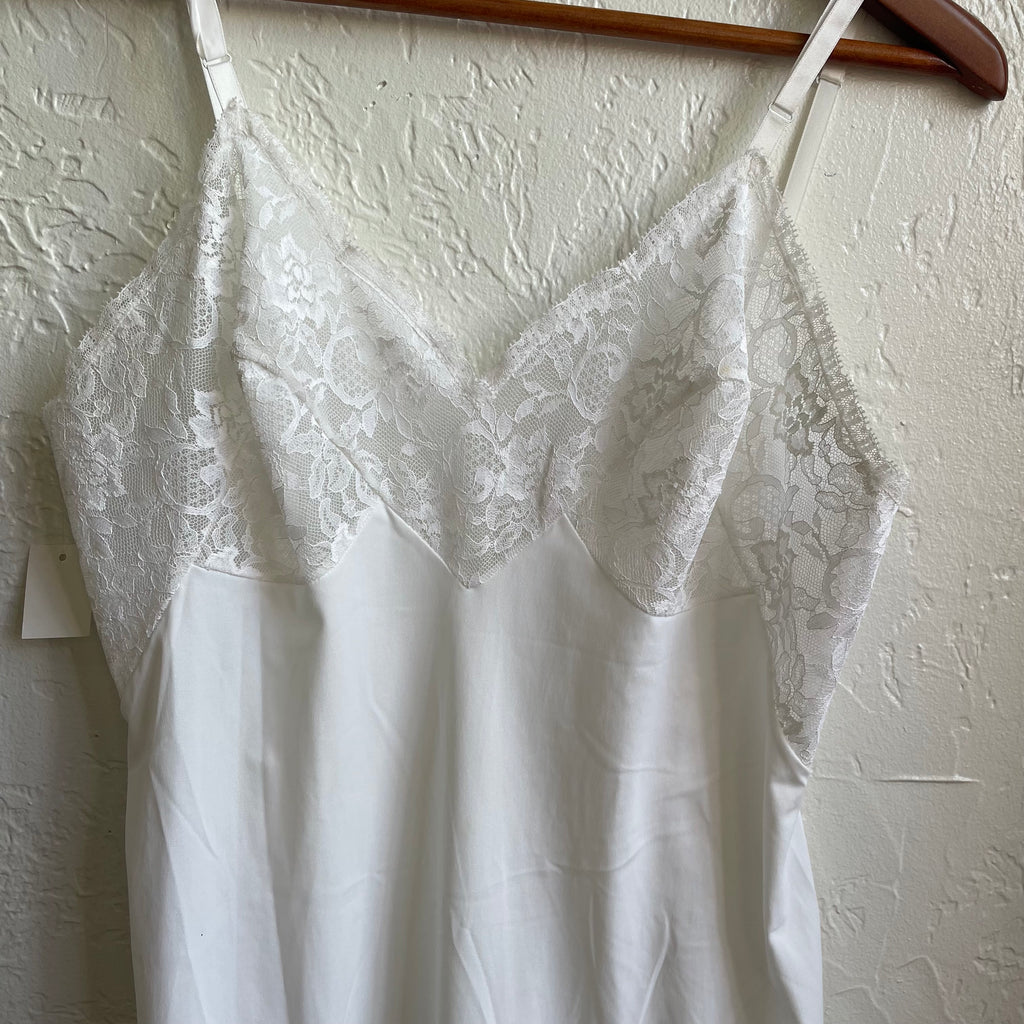 Satin Vintage Floral V-Neck Lace Dress | Medium