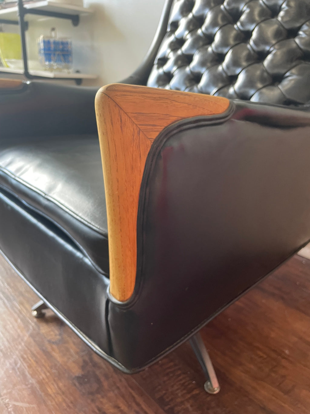 Kroehler Mid-Century Modern Tufted Black Swivel Lounge Chair