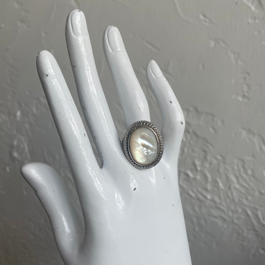 White Shell Silver Tone Ring Size 9