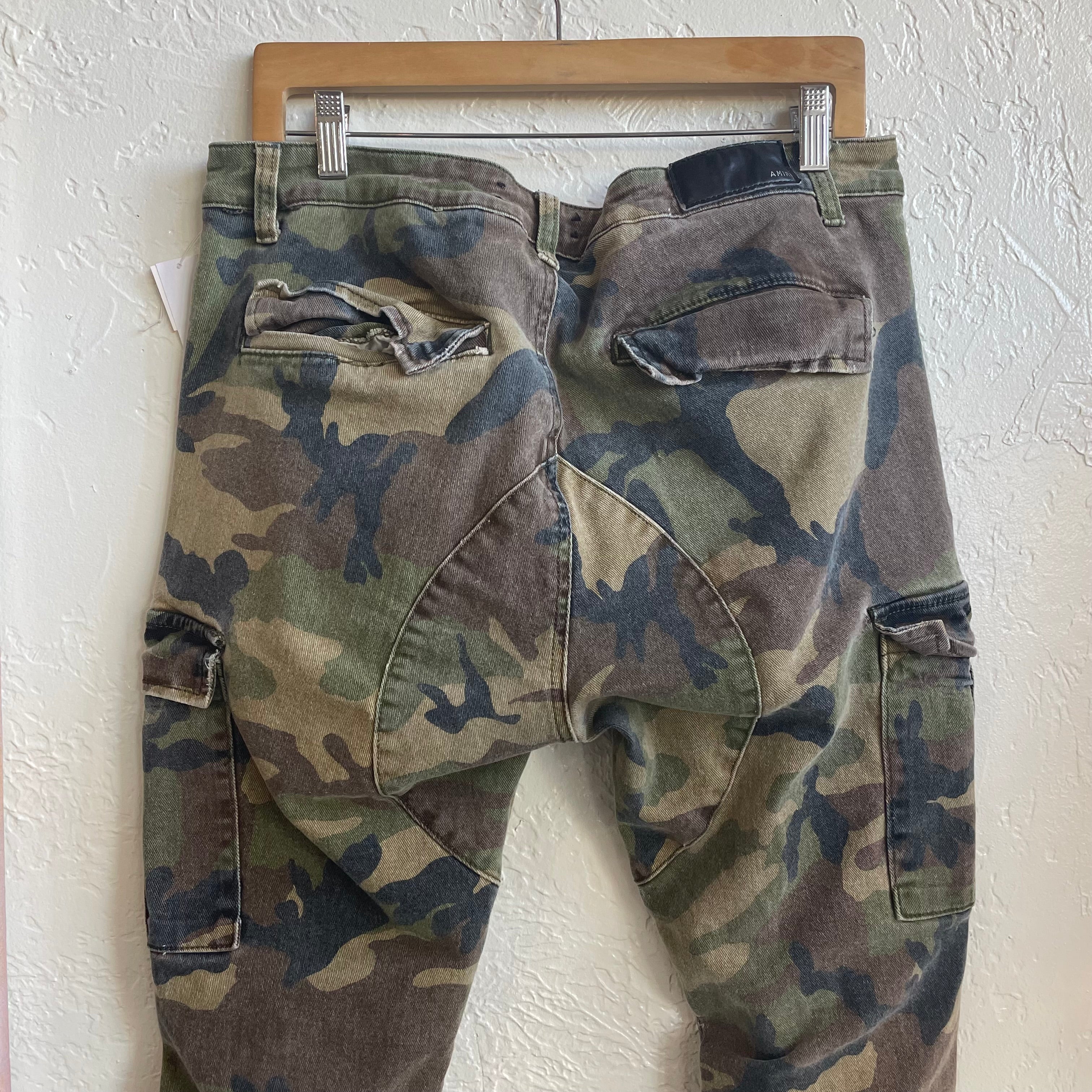 Amiri Camo Distress Cargo Jeans | Men's 36 x 29