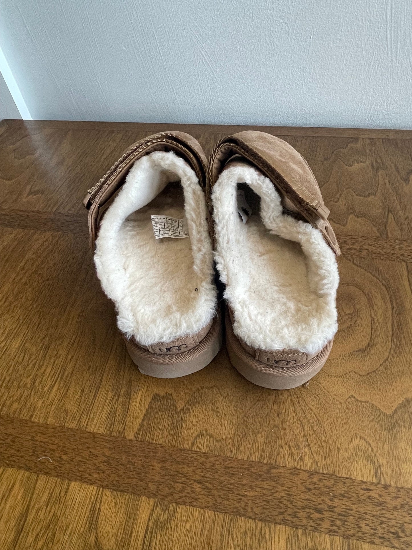 UGG Goldenstar Clog | Size 5.5