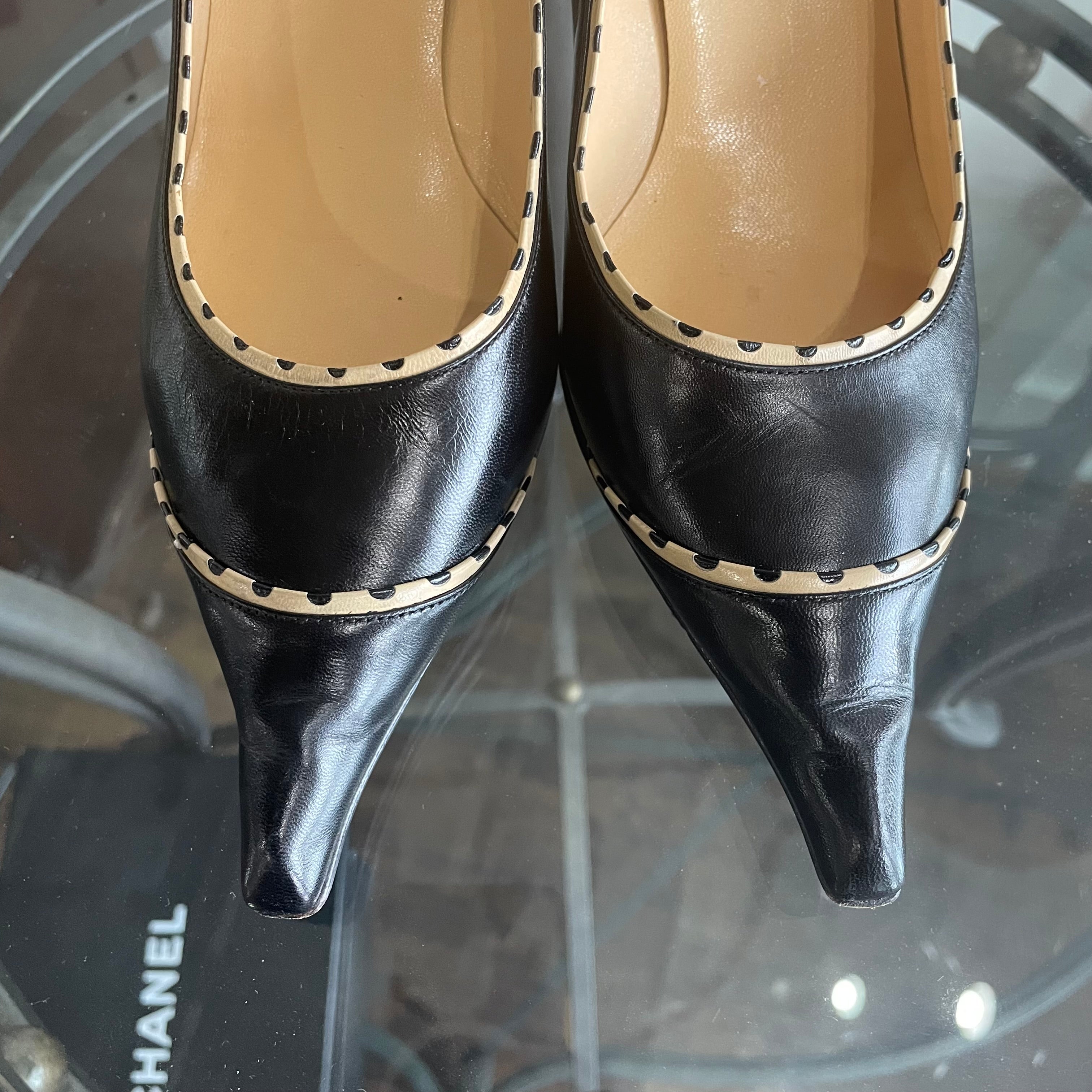 Chanel 2004 Black Point Toe Pumps | Size 39.5/9.5